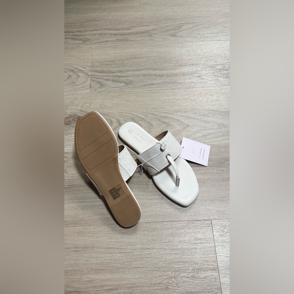 LC Lauren Conrad White Quilted Sandals - Picture 2 of 5